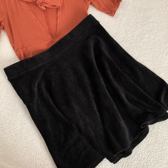 NOT FOR SALE RIGHT NOW! 
Forever 21 Plus Black Suede SkaterSkirt Size 0X - Picture 4 of 5